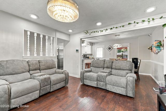 2304 Stephan Ln, Louisville, KY 40214