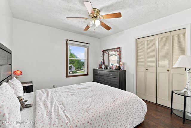 2304 Stephan Ln, Louisville, KY 40214