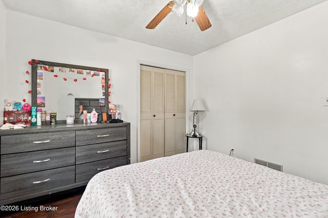 2304 Stephan Ln, Louisville, KY 40214