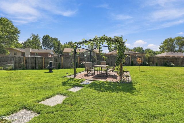 2304 Stephan Ln, Louisville, KY 40214