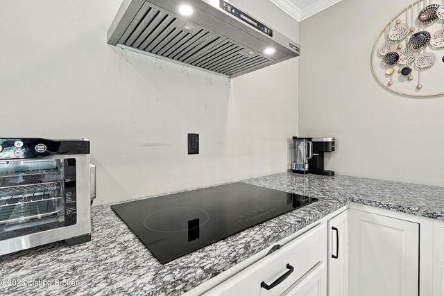2304 Stephan Ln, Louisville, KY 40214