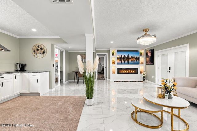 2304 Stephan Ln, Louisville, KY 40214