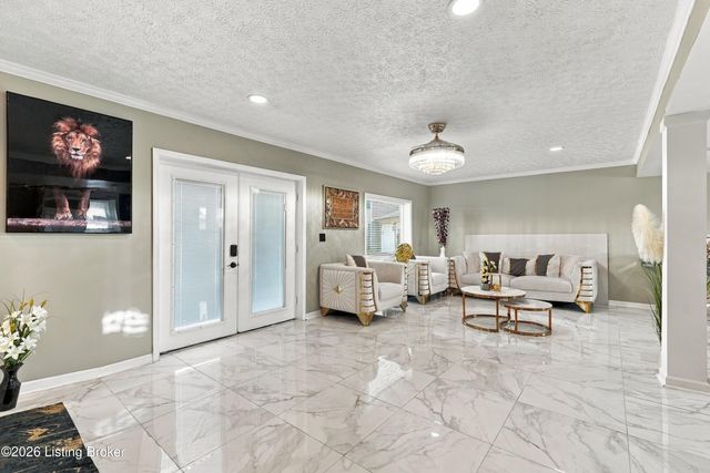 2304 Stephan Ln, Louisville, KY 40214