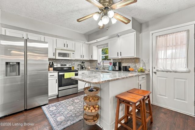 2304 Stephan Ln, Louisville, KY 40214