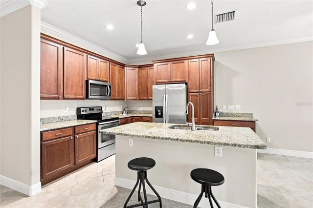 555 DOWLING CIRCLE, Lady Lake, FL 32159