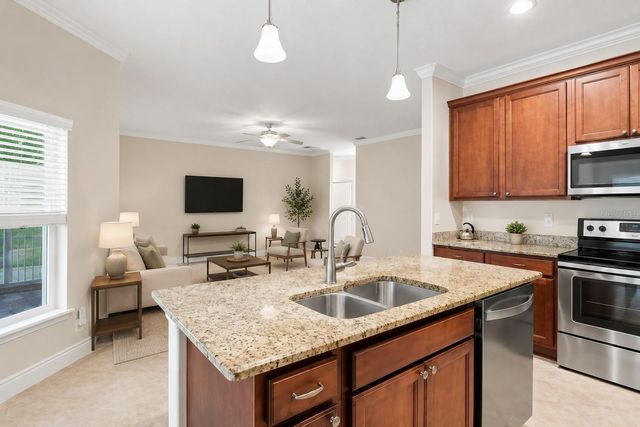 555 DOWLING CIRCLE, Lady Lake, FL 32159