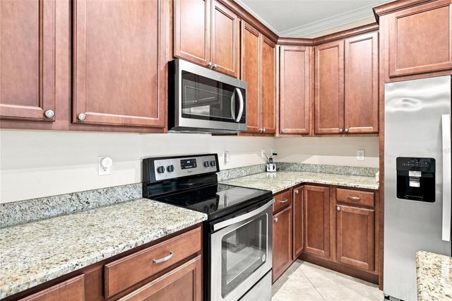 555 DOWLING CIRCLE, Lady Lake, FL 32159