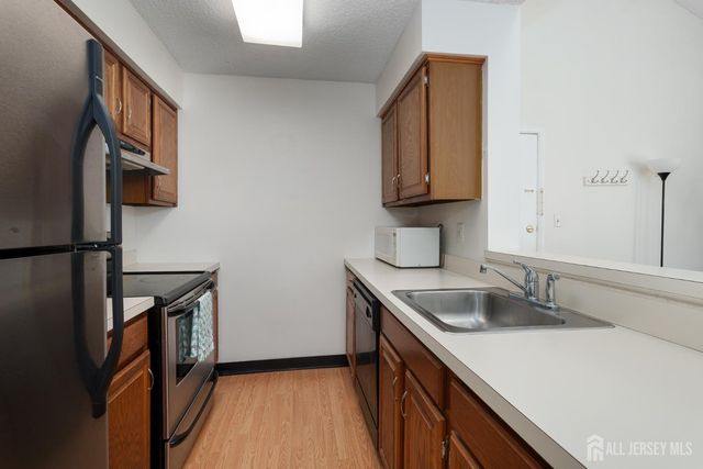 8210 Tamarron Drive, Plainsboro, NJ 08536