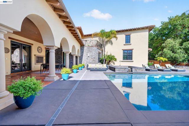 2751 Crellin RD, Pleasanton, CA 94566