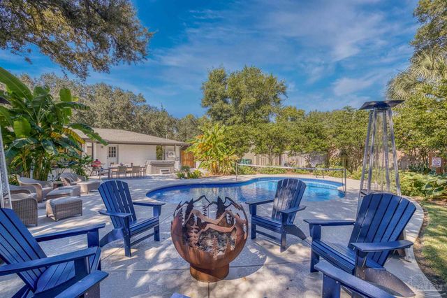 230 Oviedo St, Gulf Breeze, FL 32561