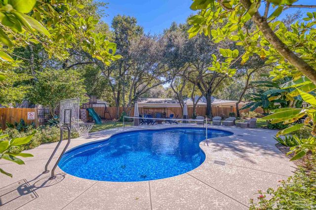 230 Oviedo St, Gulf Breeze, FL 32561