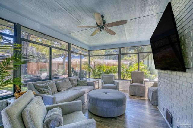 230 Oviedo St, Gulf Breeze, FL 32561