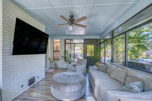 230 Oviedo St, Gulf Breeze, FL 32561