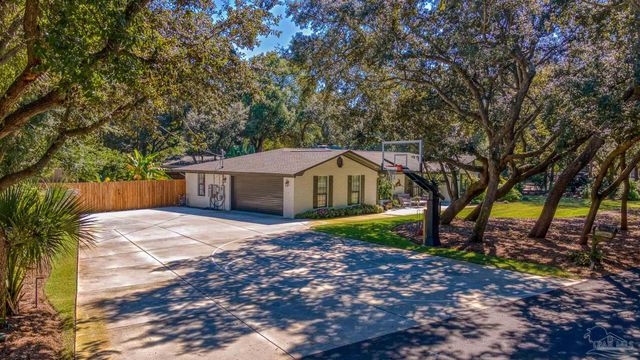 230 Oviedo St, Gulf Breeze, FL 32561