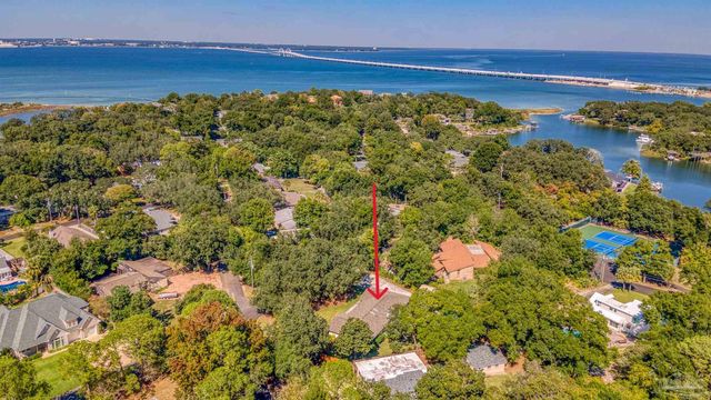 230 Oviedo St, Gulf Breeze, FL 32561
