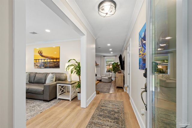 230 Oviedo St, Gulf Breeze, FL 32561