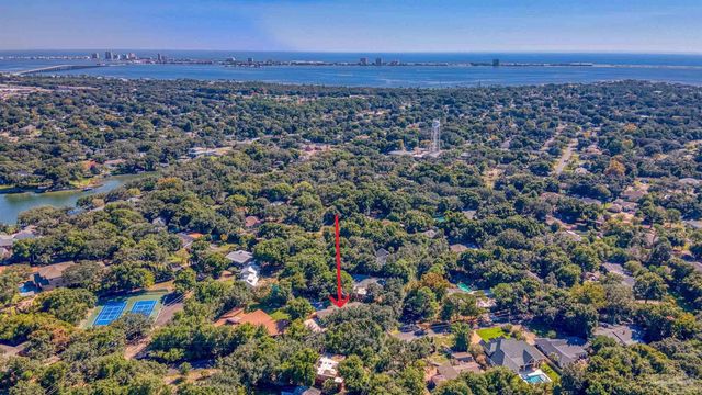 230 Oviedo St, Gulf Breeze, FL 32561