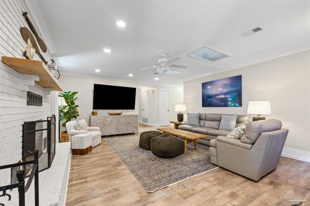 230 Oviedo St, Gulf Breeze, FL 32561