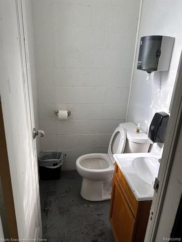 12834 E 7 Mile Road, Detroit, MI 48205