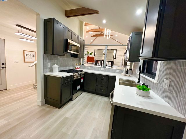 2930 PARKER AVE, Oakland, CA 94605