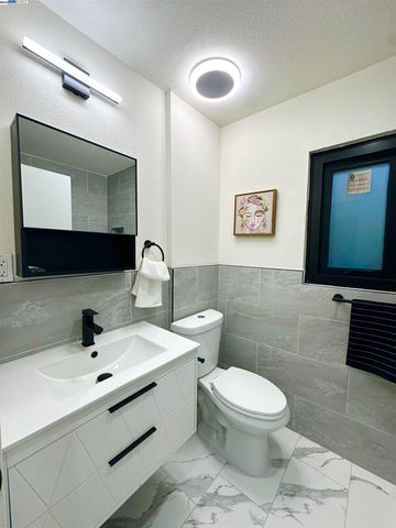 2930 PARKER AVE, Oakland, CA 94605