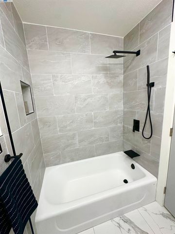 2930 PARKER AVE, Oakland, CA 94605