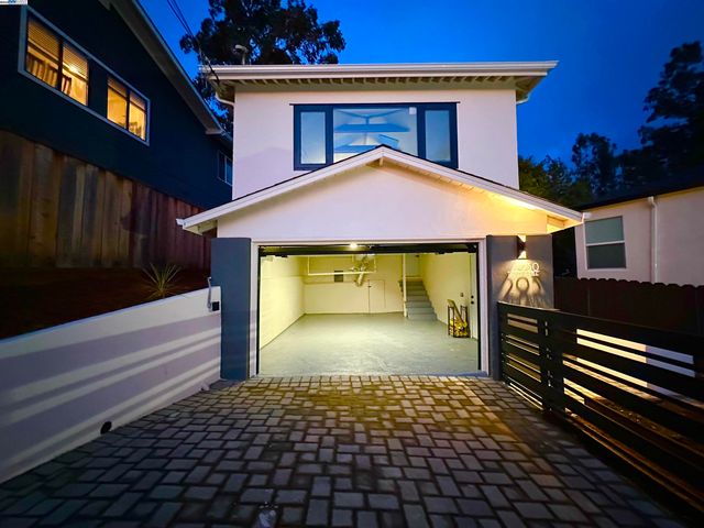 2930 PARKER AVE, Oakland, CA 94605