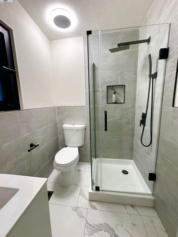 2930 PARKER AVE, Oakland, CA 94605