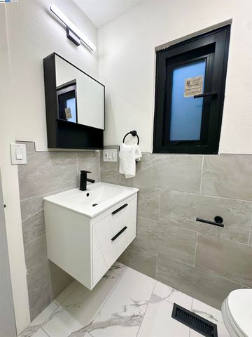 2930 PARKER AVE, Oakland, CA 94605