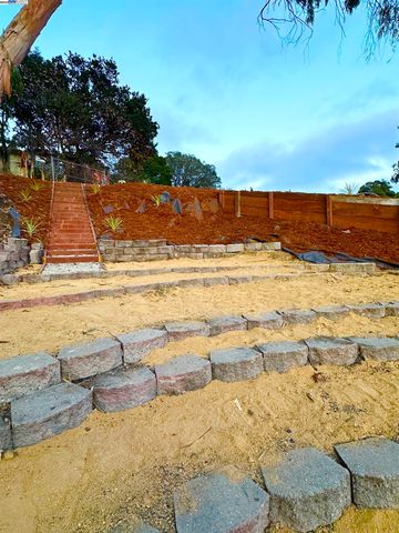 2930 PARKER AVE, Oakland, CA 94605