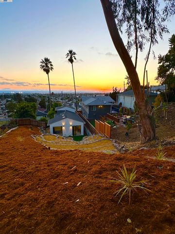 2930 PARKER AVE, Oakland, CA 94605