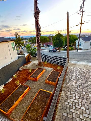 2930 PARKER AVE, Oakland, CA 94605