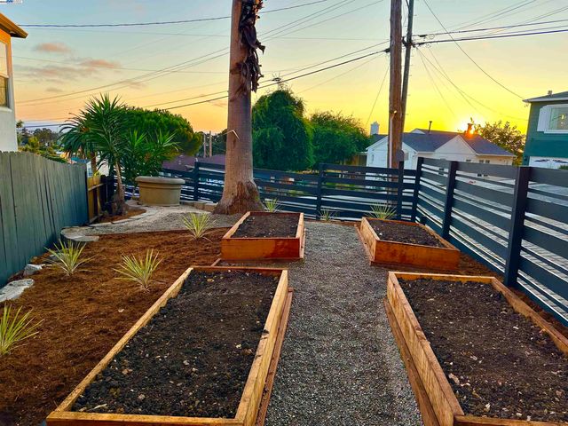 2930 PARKER AVE, Oakland, CA 94605