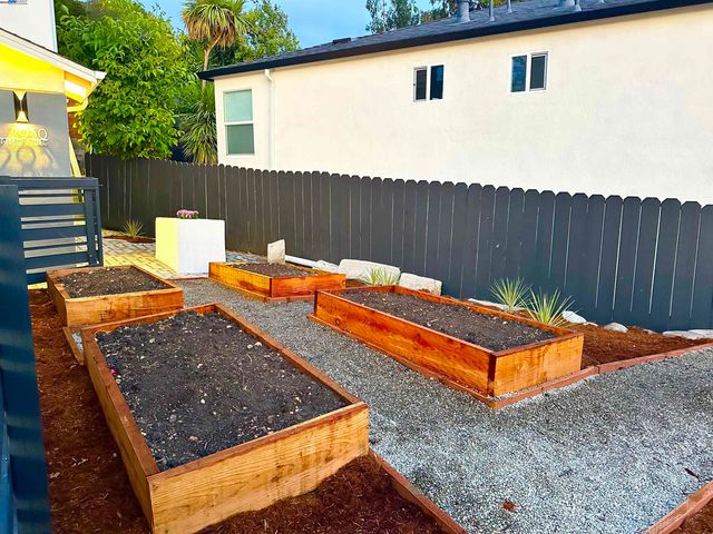 2930 PARKER AVE, Oakland, CA 94605