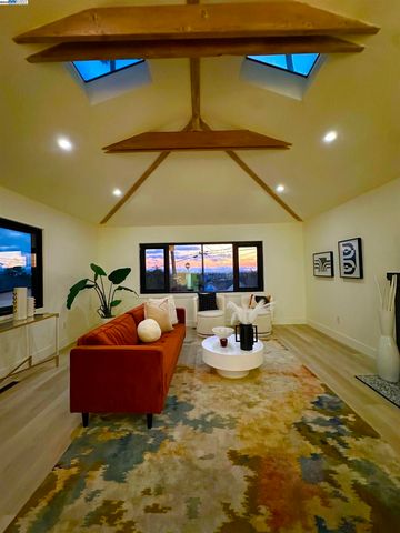 2930 PARKER AVE, Oakland, CA 94605