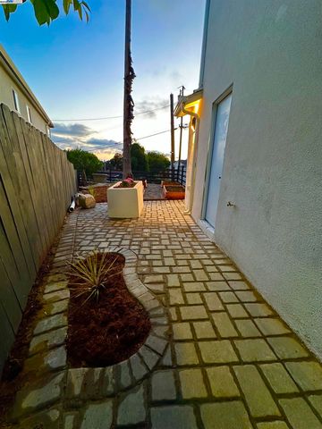 2930 PARKER AVE, Oakland, CA 94605