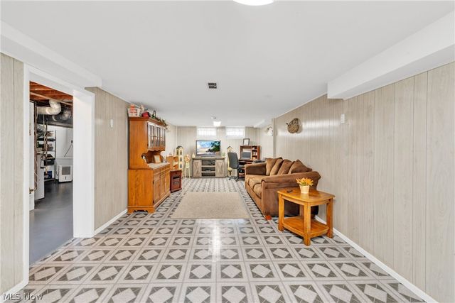 746 N Elmwood Avenue, Wickliffe, OH 44092