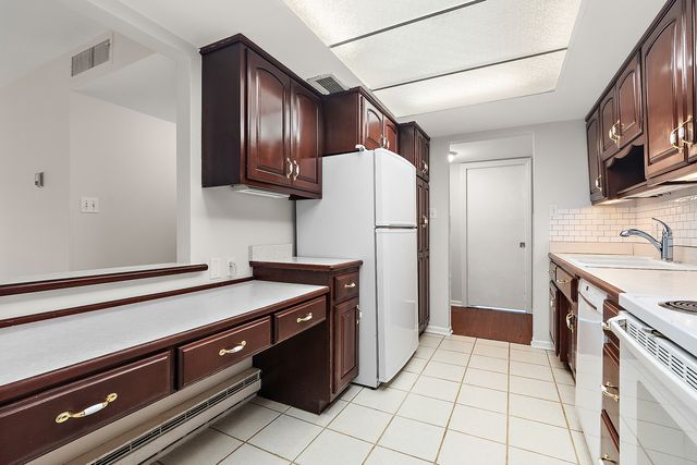 3001 Heritage Drive 106, Joliet, IL 60435