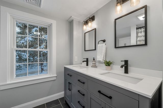 289 Currier Road, Deerfield, NH 03034