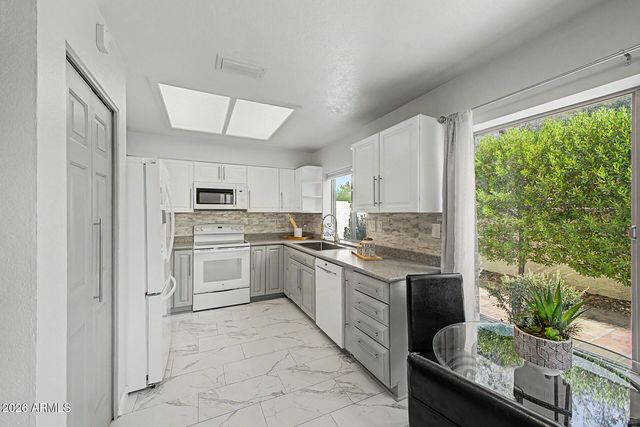 10593 E FANFOL Lane, Scottsdale, AZ 85258