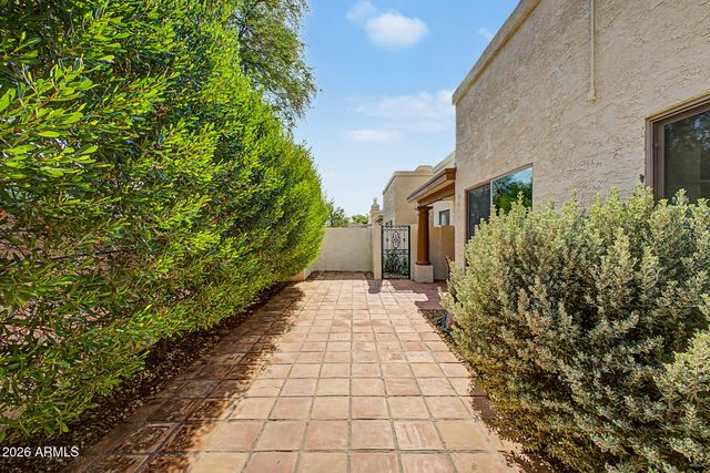 10593 E FANFOL Lane, Scottsdale, AZ 85258