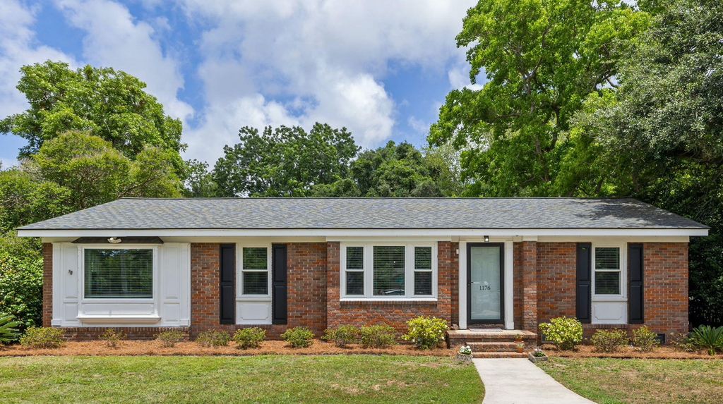 Image 1 of property listing at 1176 Winborn Drive, Charleston, SC 29412