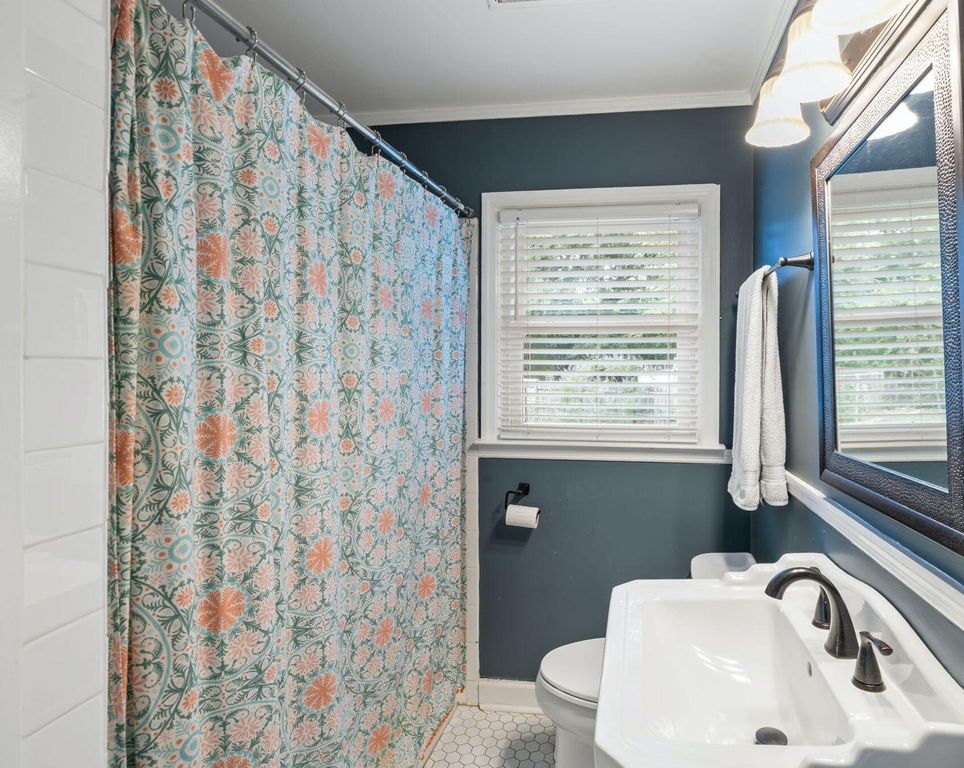 Image 14 of property listing at 1176 Winborn Drive, Charleston, SC 29412