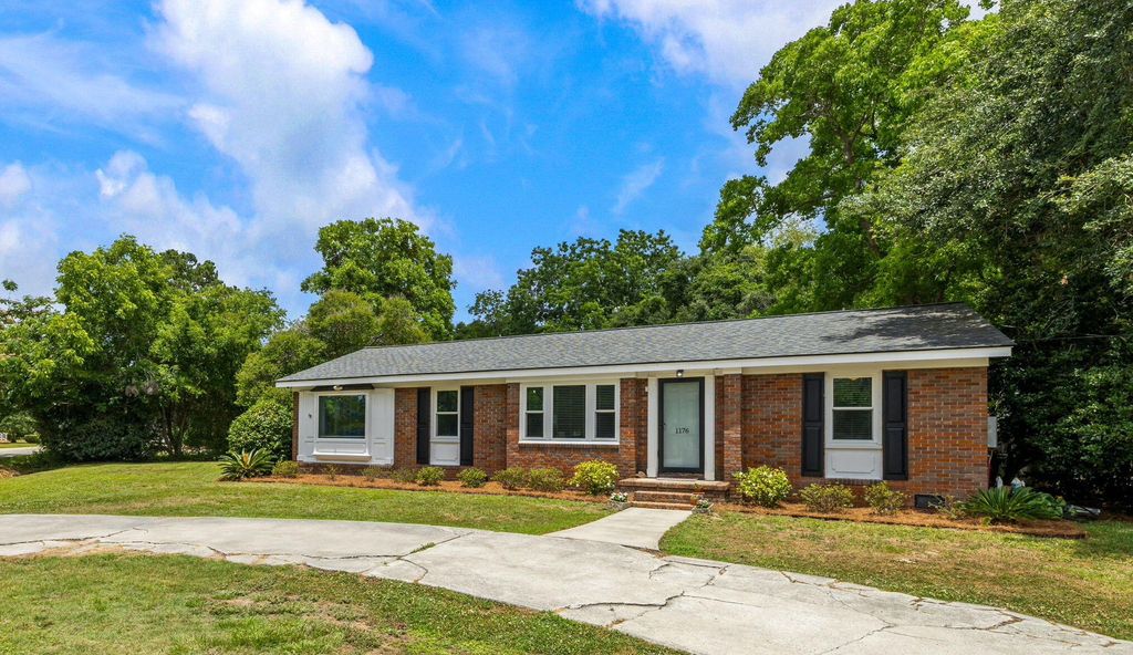 Image 23 of property listing at 1176 Winborn Drive, Charleston, SC 29412