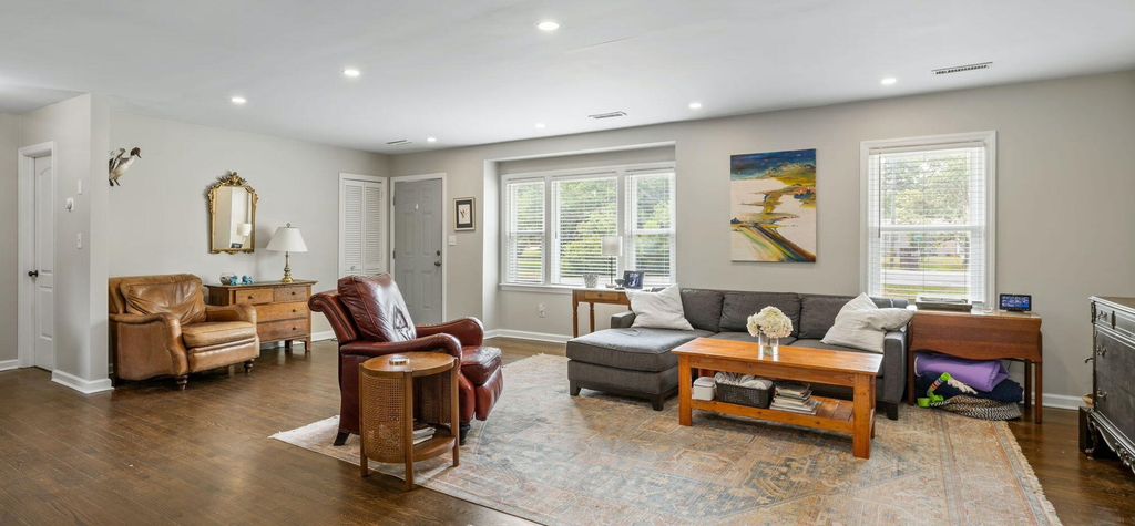 Image 4 of property listing at 1176 Winborn Drive, Charleston, SC 29412