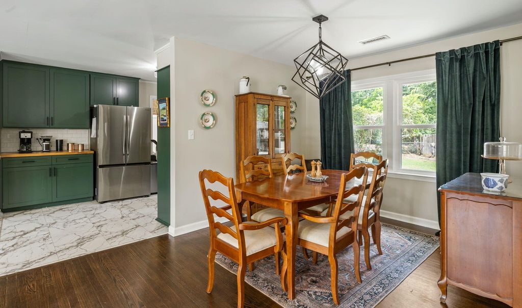 Image 8 of property listing at 1176 Winborn Drive, Charleston, SC 29412