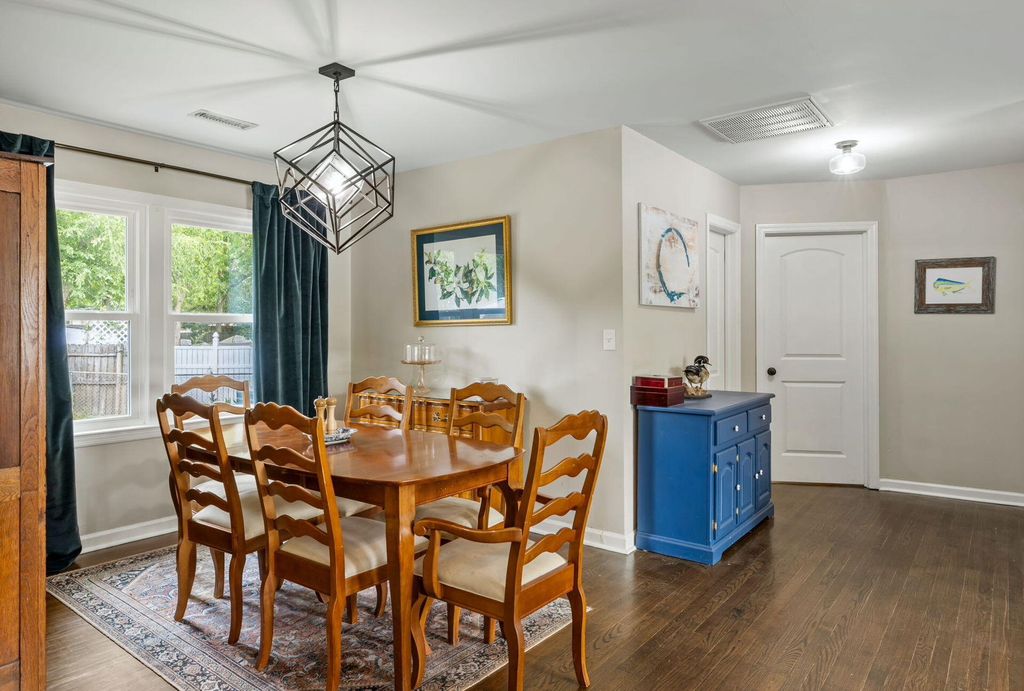 Image 9 of property listing at 1176 Winborn Drive, Charleston, SC 29412