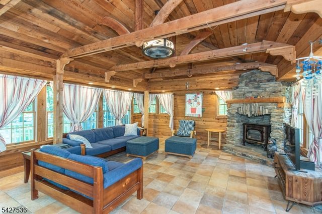 24 Brookvale Rd, Kinnelon Boro, NJ 07405