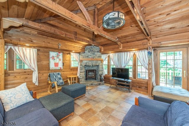 24 Brookvale Rd, Kinnelon Boro, NJ 07405
