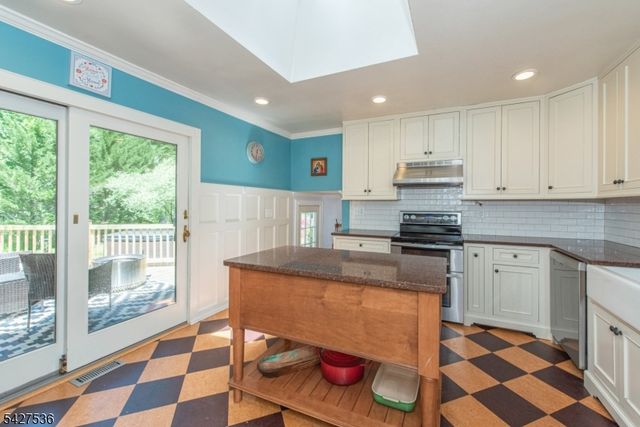 24 Brookvale Rd, Kinnelon Boro, NJ 07405